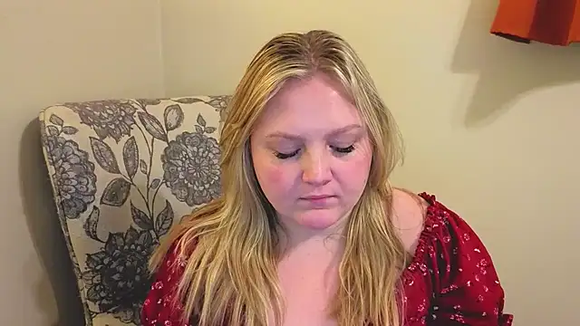Snapshot of PhatAssBlond chatting on April 10, 2026, 4:23 pm PhatAssBlond online show from April 10, 2026, 4:23 pm