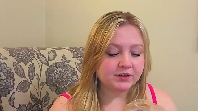 Snapshot of PhatAssBlond chatting on April 12, 2026, 7:30 pm PhatAssBlond online show from April 12, 2026, 7:30 pm