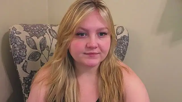 Snapshot of PhatAssBlond chatting on April 13, 2026, 8:25 pm PhatAssBlond online show from April 13, 2026, 8:25 pm