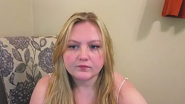 Snapshot of PhatAssBlond chatting on April 14, 2026, 3:29 pm PhatAssBlond online show from April 14, 2026, 3:29 pm