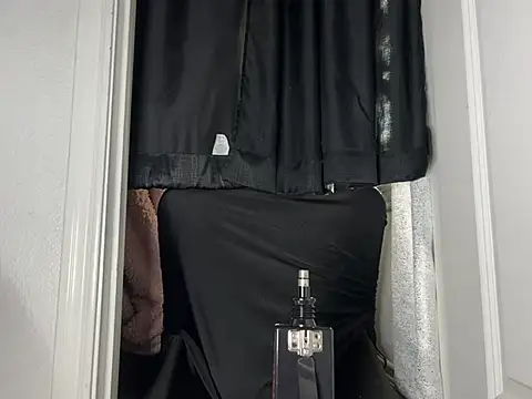 Snapshot of Amarok39 chatting on February 26, 2025, 4:24 pm Amarok39 online show from February 26, 2025, 4:24 pm