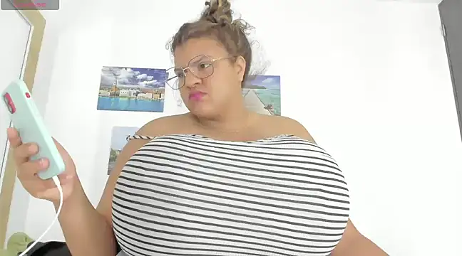 Snapshot of bigmom69_ chatting on December 12, 2024, 3:59 pm bigmom69 online show from December 12, 2024, 3:59 pm