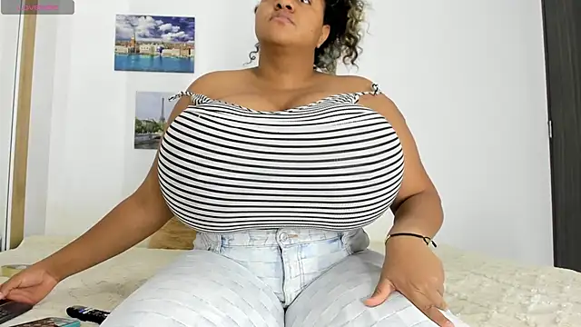 Snapshot of bigmom69_ chatting on November 3, 2025, 12:24 am bigmom69 online show from November 3, 2025, 12:24 am