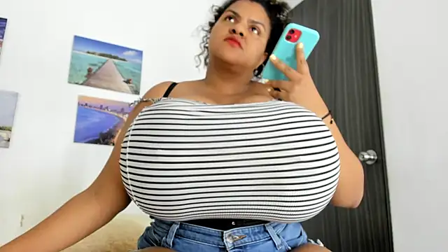 Snapshot of bigmom69_ chatting on November 14, 2025, 2:38 pm bigmom69 online show from November 14, 2025, 2:38 pm