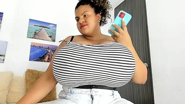 Snapshot of bigmom69_ chatting on November 18, 2025, 3:49 pm bigmom69 online show from November 18, 2025, 3:49 pm