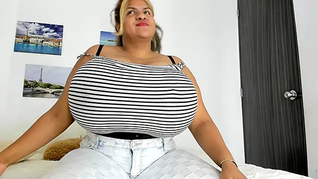 Snapshot of bigmom69_ chatting on November 25, 2025, 8:53 pm bigmom69 online show from November 25, 2025, 8:53 pm