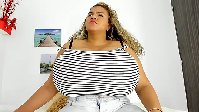 Snapshot of bigmom69_ chatting on December 16, 2025, 12:10 pm bigmom69 online show from December 16, 2025, 12:10 pm