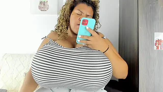 Snapshot of bigmom69_ chatting on March 16, 2026, 1:11 am bigmom69 online show from March 16, 2026, 1:11 am