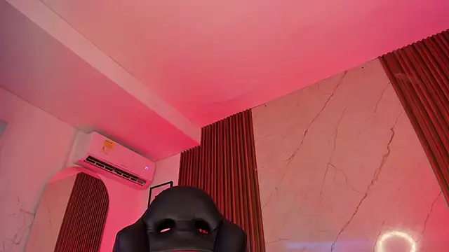 Snapshot of Emiilycollins chatting on December 12, 2024, 9:04 pm Emiilycollins online show from December 12, 2024, 9:04 pm