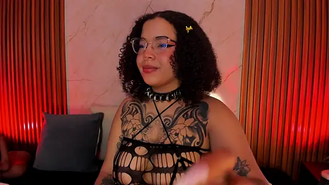 Snapshot of Emiilycollins chatting on January 27, 2025, 10:16 pm Emiilycollins online show from January 27, 2025, 10:16 pm