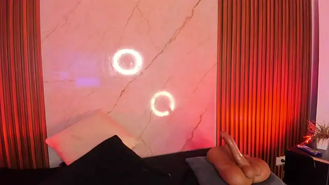 Snapshot of Emiilycollins chatting on March 13, 2025, 12:48 am Emiilycollins online show from March 13, 2025, 12:48 am