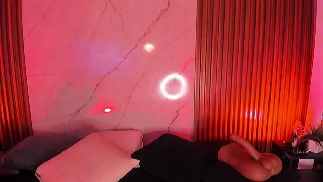 Snapshot of Emiilycollins chatting on March 19, 2025, 1:32 am Emiilycollins online show from March 19, 2025, 1:32 am