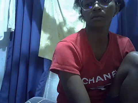 ElianeHot online show from April 2, 2026, 7:00 pm