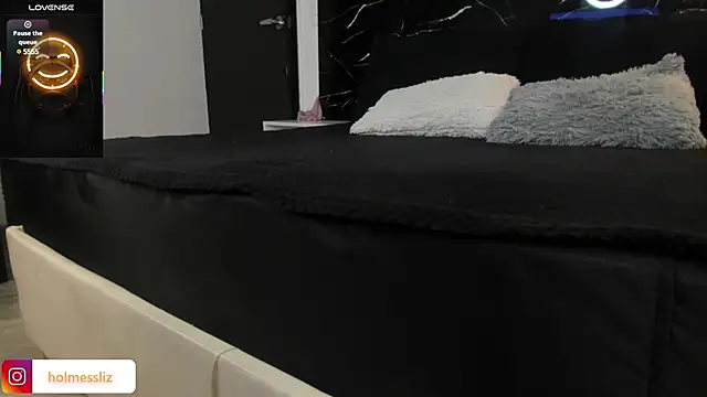 LIZ HOLMES online show from January 21, 2025, 10:08 am