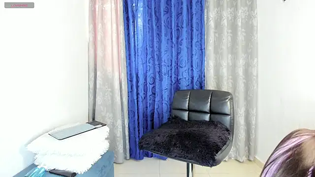 Snapshot of Alannis_Blue1 chatting on June 26, 2026, 5:17 pm Alannis Blue1 online show from June 26, 2026, 5:17 pm