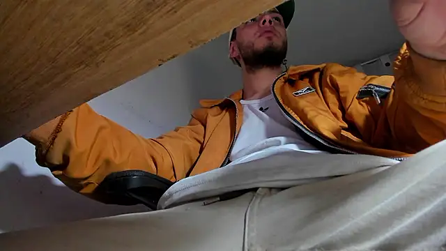 s sven03 online show from December 6, 2024, 1:51 am