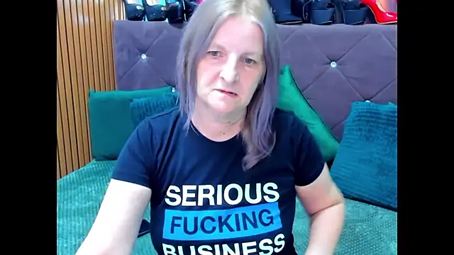 Lilly hott online show from September 12, 2025, 7:14 pm