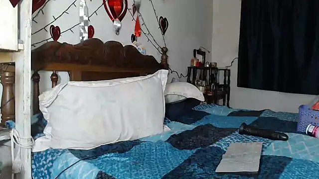 Vivianmature online show from December 11, 2024, 11:32 pm