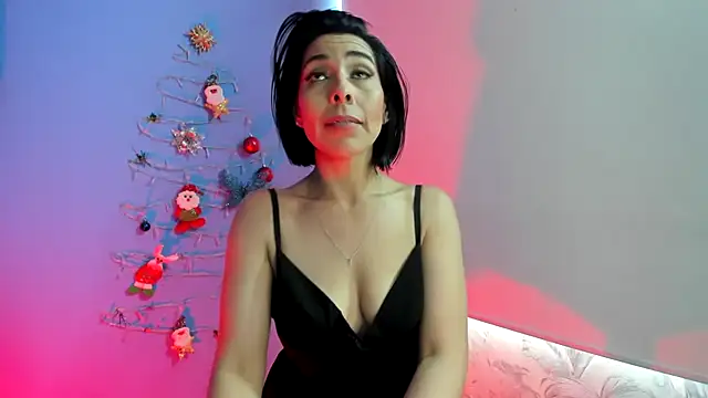 AdelleLennox cg online show from December 18, 2024, 2:28 pm