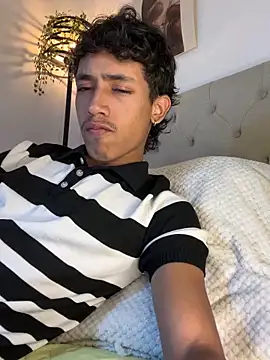 Snapshot of Ostin18hot chatting on December 21, 2025, 2:08 am Ostin18hot online show from December 21, 2025, 2:08 am