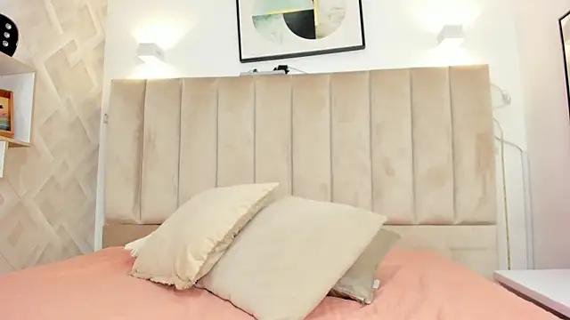 Anniie Queen online show from February 13, 2026, 2:07 am