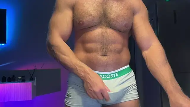 KarlosRichi online show from November 13, 2025, 4:28 pm