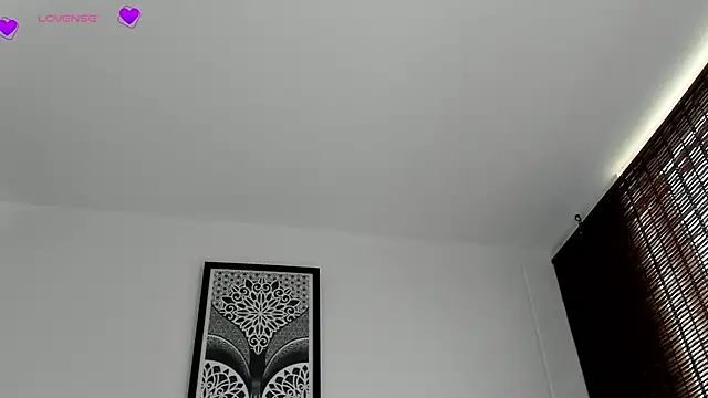 VeronicaTonu online show from November 14, 2025, 2:05 pm