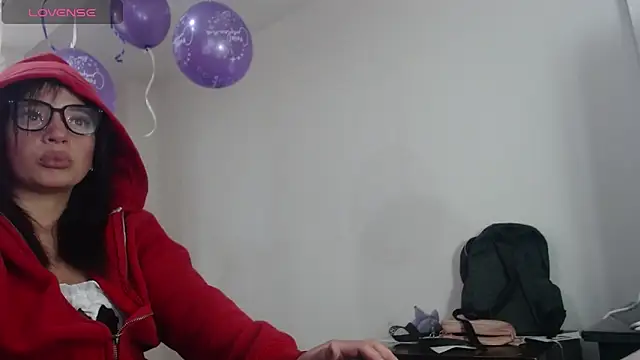 angelie 3 online show from November 4, 2025, 4:44 am