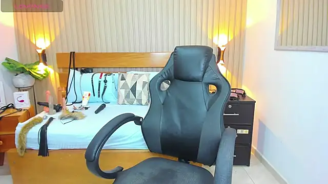 luciana ballesteros  online show from February 24, 2025, 3:31 pm