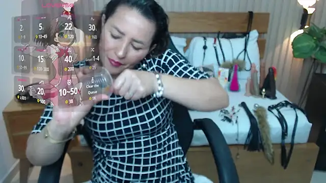 luciana ballesteros  online show from November 17, 2025, 12:33 pm