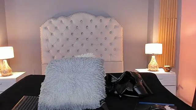 RamonaSimons online show from September 30, 2025, 8:25 pm