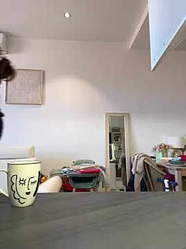 lyajoliee online show from April 15, 2026, 8:10 am