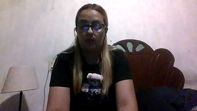 Samanthat33 online show from October 31, 2025, 11:28 pm