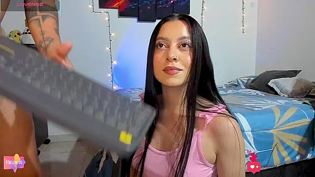 Snapshot of ethan_chloeee chatting on February 1, 2026, 4:11 am ethan chloeee online show from February 1, 2026, 4:11 am