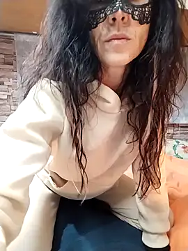 EmySkinny85 online show from January 4, 2025, 8:27 pm