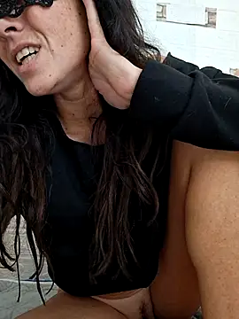 EmySkinny85 online show from November 24, 2025, 9:03 pm