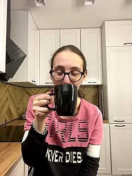 Snapshot of MartiniiSelenna chatting on September 20, 2025, 5:52 am MartiniiSelenna online show from September 20, 2025, 5:52 am