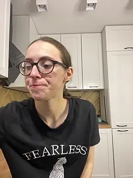 Snapshot of MartiniiSelenna chatting on September 21, 2025, 5:42 am MartiniiSelenna online show from September 21, 2025, 5:42 am