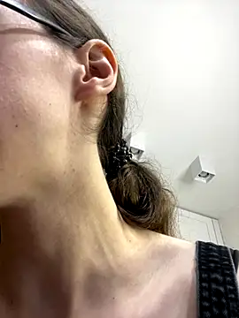 Snapshot of MartiniiSelenna chatting on September 22, 2025, 5:53 am MartiniiSelenna online show from September 22, 2025, 5:53 am