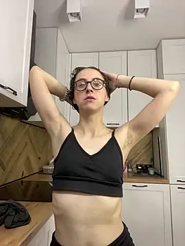 Snapshot of MartiniiSelenna chatting on September 24, 2025, 5:44 am MartiniiSelenna online show from September 24, 2025, 5:44 am