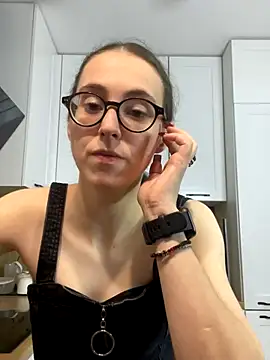 Snapshot of MartiniiSelenna chatting on October 1, 2025, 5:24 am MartiniiSelenna online show from October 1, 2025, 5:24 am