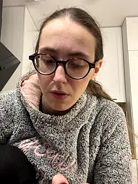 Snapshot of MartiniiSelenna chatting on October 3, 2025, 5:37 am MartiniiSelenna online show from October 3, 2025, 5:37 am