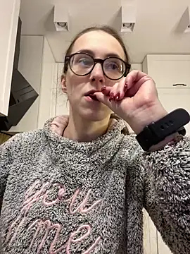 Snapshot of MartiniiSelenna chatting on October 5, 2025, 5:39 am MartiniiSelenna online show from October 5, 2025, 5:39 am