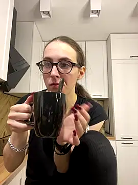 Snapshot of MartiniiSelenna chatting on October 9, 2025, 5:49 am MartiniiSelenna online show from October 9, 2025, 5:49 am