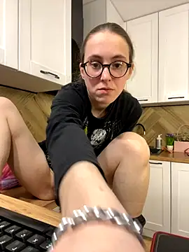 Snapshot of MartiniiSelenna chatting on October 16, 2025, 6:14 am MartiniiSelenna online show from October 16, 2025, 6:14 am