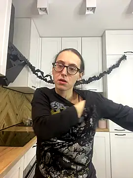 Snapshot of MartiniiSelenna chatting on October 25, 2025, 5:48 am MartiniiSelenna online show from October 25, 2025, 5:48 am