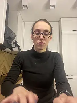 Snapshot of MartiniiSelenna chatting on November 1, 2025, 6:37 am MartiniiSelenna online show from November 1, 2025, 6:37 am