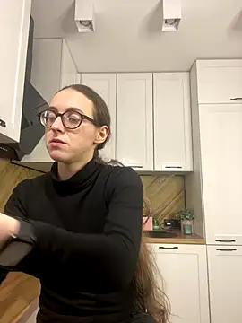 Snapshot of MartiniiSelenna chatting on November 4, 2025, 6:45 am MartiniiSelenna online show from November 4, 2025, 6:45 am