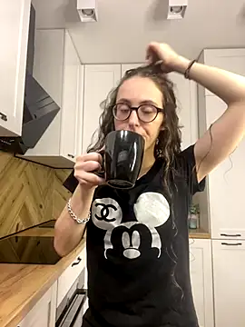 Snapshot of MartiniiSelenna chatting on November 5, 2025, 8:25 am MartiniiSelenna online show from November 5, 2025, 8:25 am