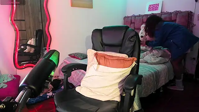 ladyrd1 online show from January 10, 2025, 1:09 pm